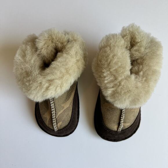 Ugg Australia Camo Sheepskin Boots - Picture 5 of 8